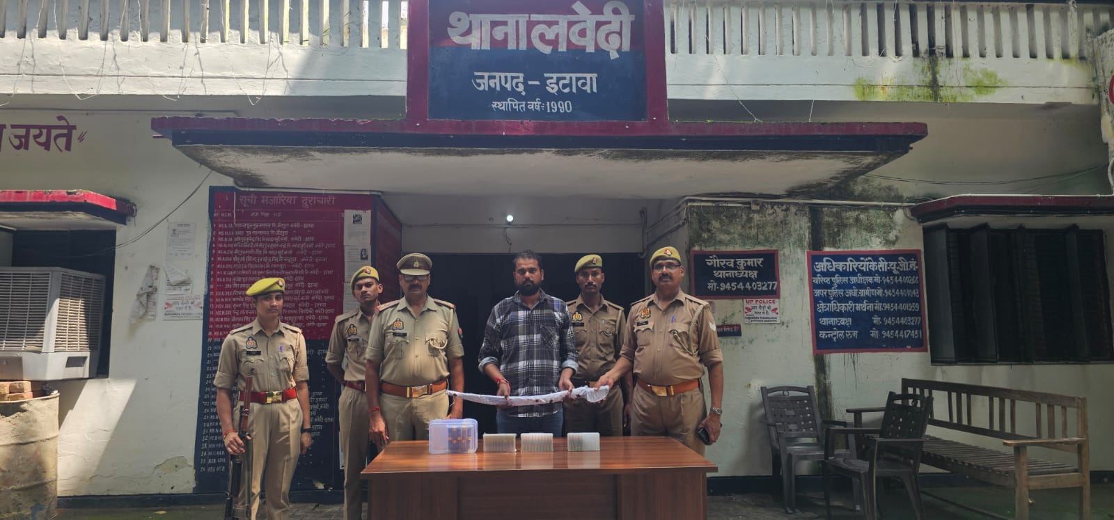 लवेदी थाना में पुलिस का बड़ा एक्शन 60 अवैध कारतूस और तलवार के साथ एक आरोपी गिरफ्तार एक आरोपी फरार